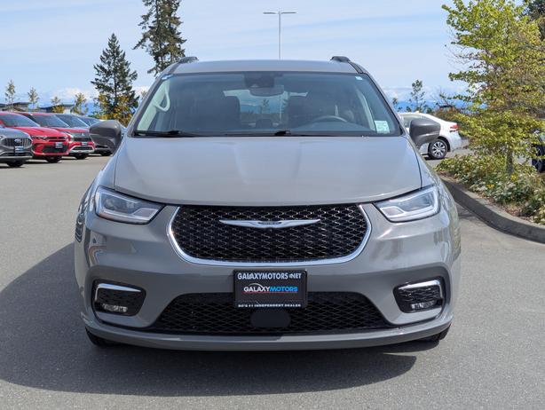 2022 Chrysler Pacifica Touring L - No Accidents, Power Doors Heated Seats image 3