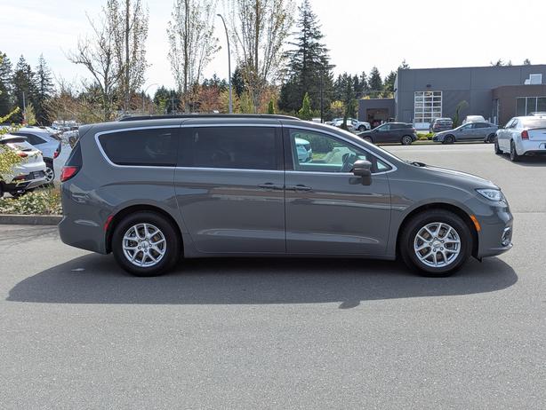 2022 Chrysler Pacifica Touring L - No Accidents, Power Doors Heated Seats image 5