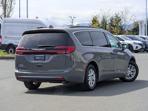 2022 Chrysler Pacifica Touring L - No Accidents, Power Doors Heated Seats image 6