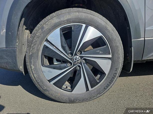 2023 Volkswagen Taos Highline 4MOTION *Ltd Avail* | GPS Navigation! image 6