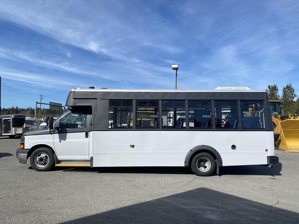 2017 Chevrolet Express G4500 21 Passenger Bus With Wheelchair Accessibility image 2
