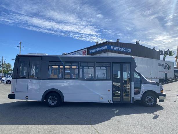 2017 Chevrolet Express G4500 21 Passenger Bus With Wheelchair Accessibility image 6