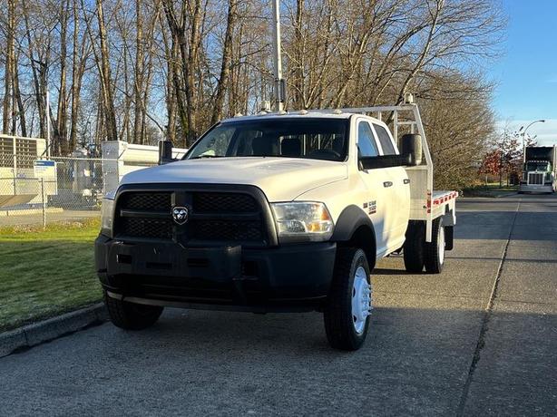 2014 RAM 5500 Crew Cab 9 Foot Flat Deck Dually 4WD image 4