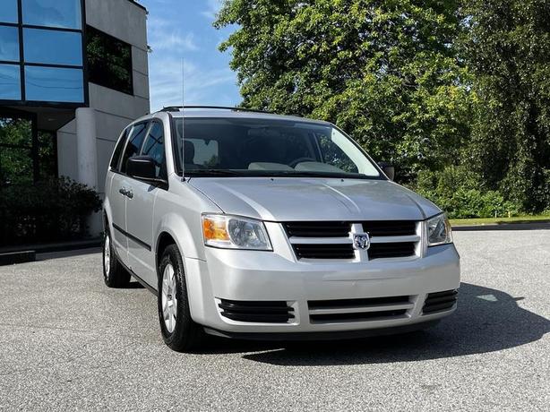 2009 Dodge Grand Caravan SE Wheelchair Accessible 4-Passenger Van image 2