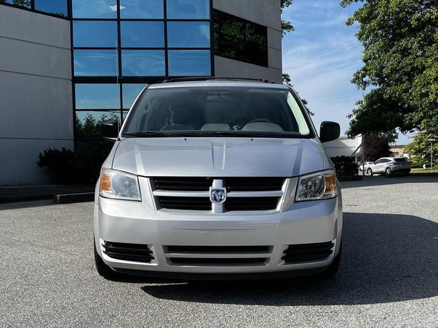 2009 Dodge Grand Caravan SE Wheelchair Accessible 4-Passenger Van image 3
