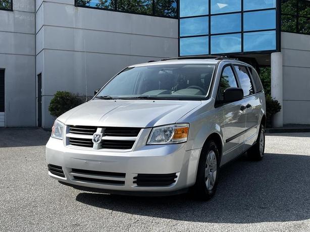 2009 Dodge Grand Caravan SE Wheelchair Accessible 4-Passenger Van image 4