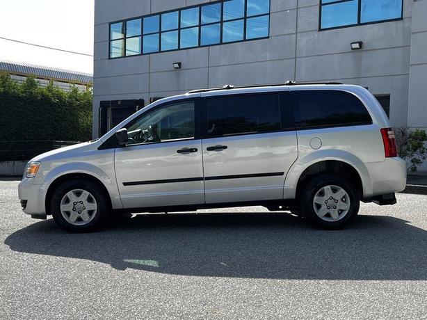 2009 Dodge Grand Caravan SE Wheelchair Accessible 4-Passenger Van image 6
