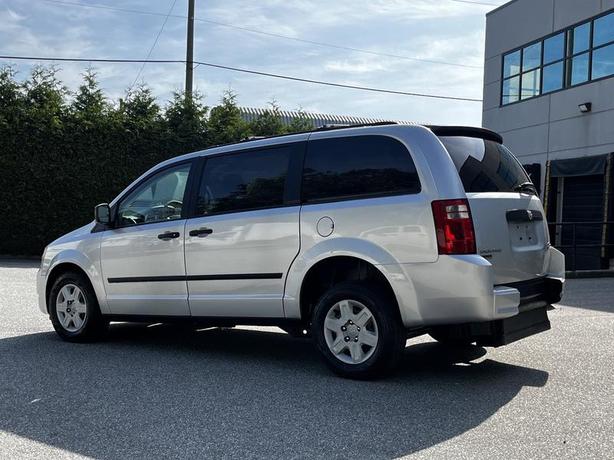 2009 Dodge Grand Caravan SE Wheelchair Accessible 4-Passenger Van image 7
