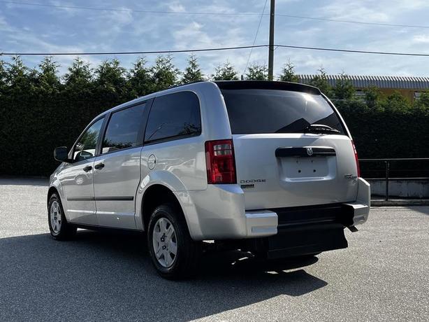 2009 Dodge Grand Caravan SE Wheelchair Accessible 4-Passenger Van image 8