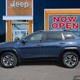 2019 Jeep Cherokee Trailhawk 4x4 | Bluetooth Connect | No Reported Accidents! thumbnail image 3