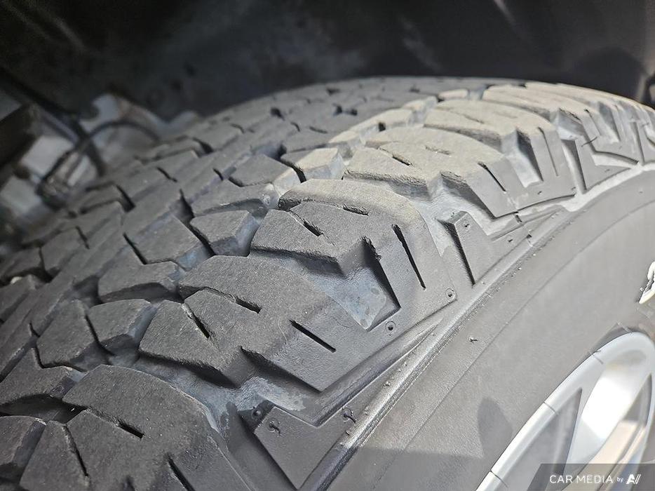 2019 Jeep Cherokee Trailhawk 4x4 | Bluetooth Connect | No Reported Accidents! display photo