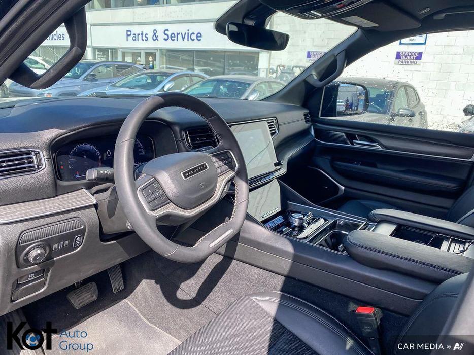 2023 Jeep Wagoneer L SERIES III display photo