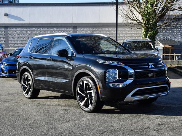2025 Mitsubishi Outlander PHEV GT Premium - $10,000 Discount, Manager Demo! image 6