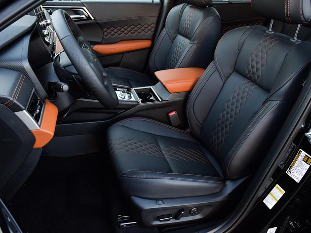 2025 Mitsubishi Outlander PHEV GT Premium - $10,000 Discount, Manager Demo! image 8