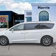 2024 Chrysler Pacifica Hybrid Pinnacle thumbnail image 3