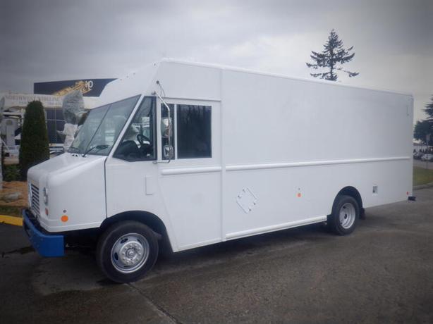 2011 Ford E-450 Utilimaster 18 Foot Cargo step Van With Rear Shelving image 1