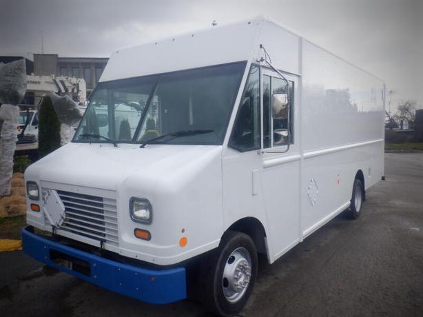 2011 Ford E-450 Utilimaster 18 Foot Cargo step Van With Rear Shelving image 2