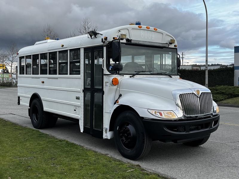 2013 International 4200 21 Passenger Bus Diesel Hydraulic Brakes display photo