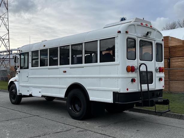 2013 International 4200 21 Passenger Bus Diesel Hydraulic Brakes image 7