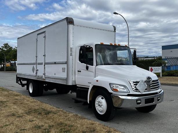 2006 Hino 268 24 Foot Cube Van Power Tailgate Hydraulic Brakes Diesel image 1