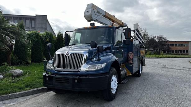 2009 International 4300 Service Truck With Bucket Hydraulic Brake Diesel image 4