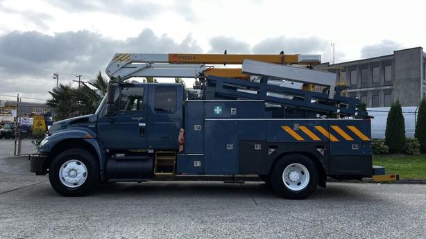2009 International 4300 Service Truck With Bucket Hydraulic Brake Diesel image 6
