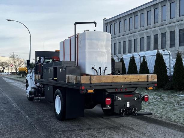 2011 Ford F-750 Flat Deck 3 Seater Diesel With Air Brakes and De-icing image 8