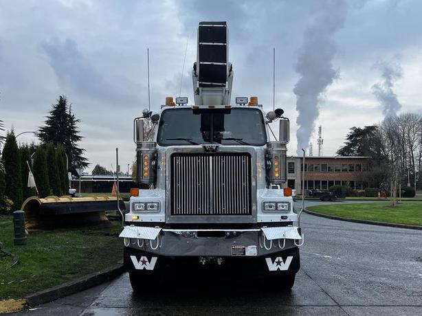 2011 Western Star Trucks 4900 Twin Steer DD15 Altec AH85A Bucket Truck with Air  image 3