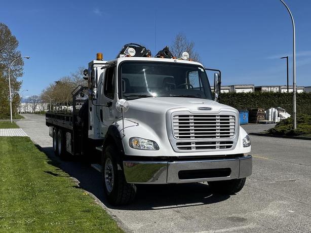 2012 Freightliner M2 112 22 Foot Flat Deck With Crane Air Brakes Diesel image 2
