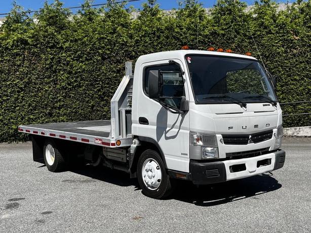 2013 Mitsubishi Fuso FE160 14-Foot Flatdeck Diesel image 1