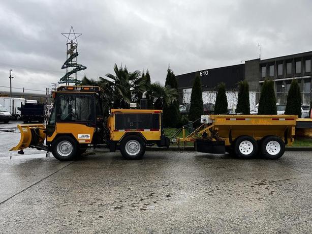 2015 International 3000 MT6 Articulating Plow with Sander Trailer Diesel image 6