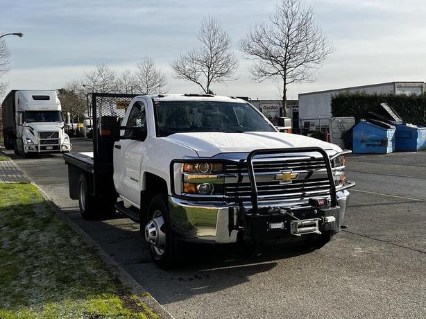 2017 Chevrolet Silverado 3500HD 8Foot Flat Deck 4WD image 2