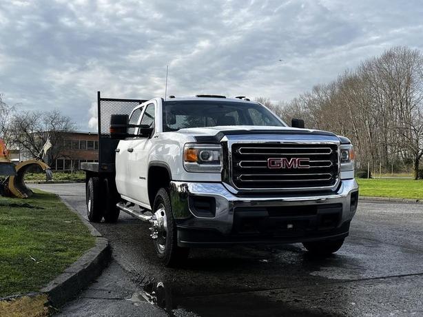 2017 GMC Sierra 3500HD 9 Foot Flat Deck 4WD image 2