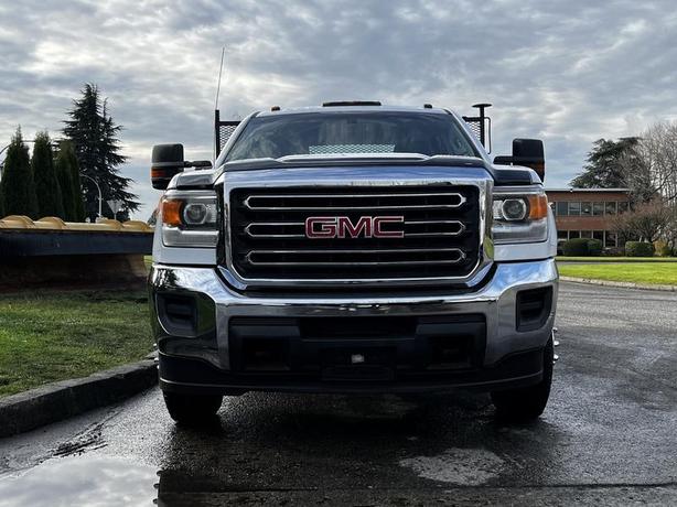 2017 GMC Sierra 3500HD 9 Foot Flat Deck 4WD image 3