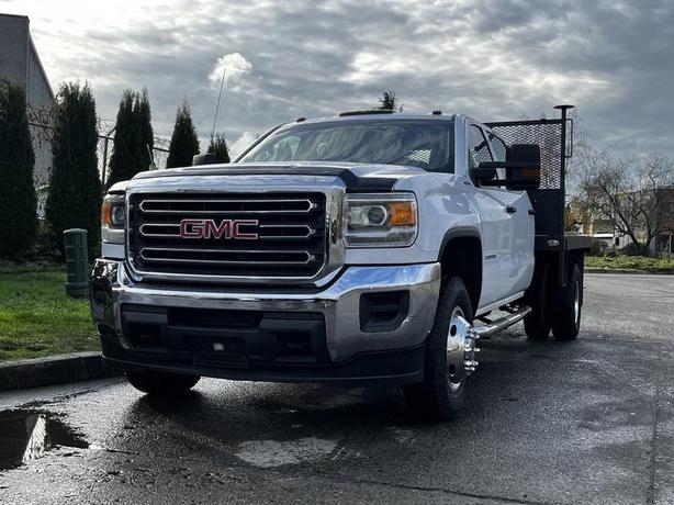 2017 GMC Sierra 3500HD 9 Foot Flat Deck 4WD image 4