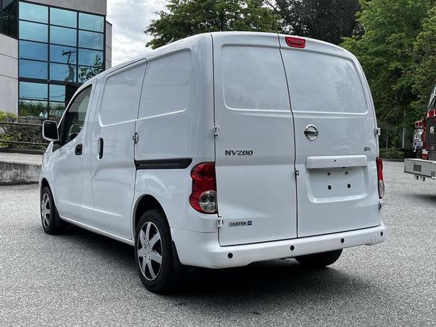 2020 Nissan NV200 SV Cargo Van image 4