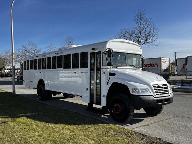 2022 Blue Bird Vision 45 Passenger Bus 4WD image 1