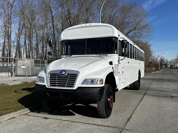 2022 Blue Bird Vision 45 Passenger Bus 4WD image 4