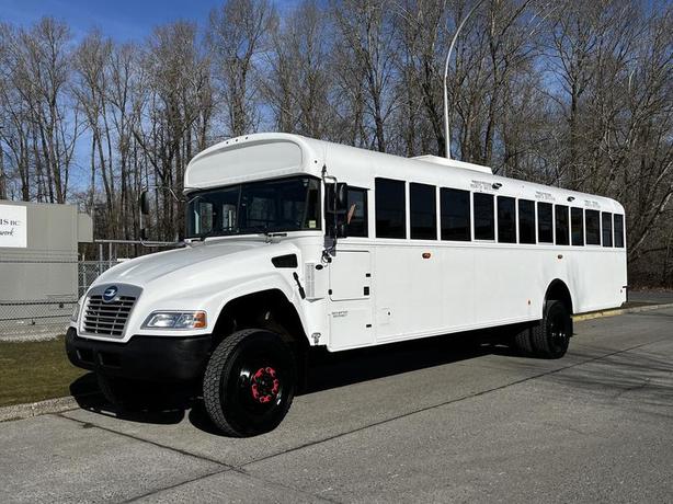 2022 Blue Bird Vision 45 Passenger Bus 4WD image 5