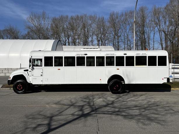 2022 Blue Bird Vision 45 Passenger Bus 4WD image 6