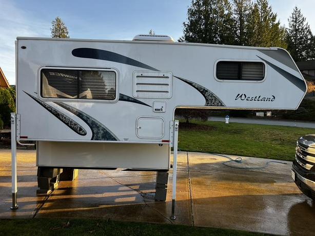 2023 Westland 80W 8 Foot Recreational Truck Bed Camper image 5