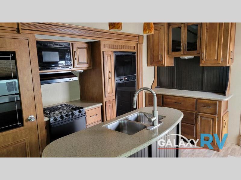 Used 2015 Grand Design Reflection 337RLS display photo
