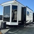 Used 2021 CrossRoads RV Hampton HP372FDB thumbnail image 3
