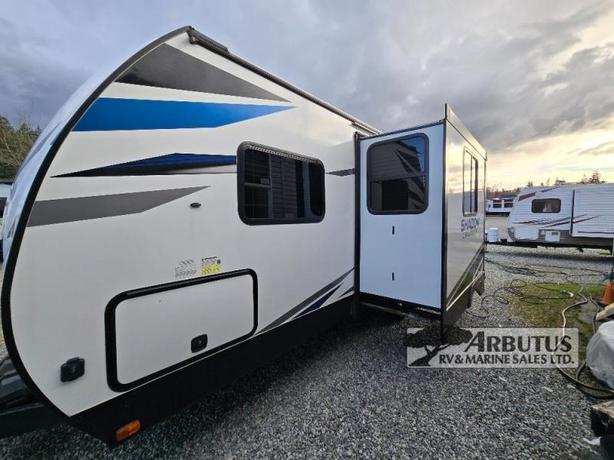 Used 2022 Cruiser Shadow Cruiser 240BHS image 2