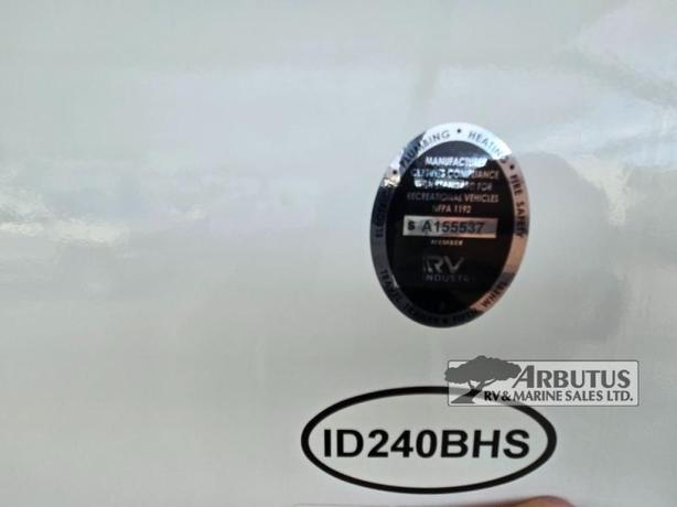 Used 2022 Cruiser Shadow Cruiser 240BHS image 6