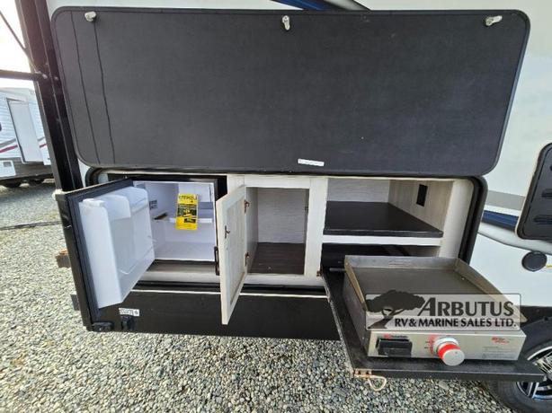 Used 2022 Cruiser Shadow Cruiser 240BHS image 7