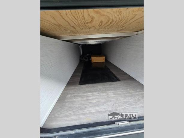 Used 2022 Cruiser Shadow Cruiser 240BHS image 8