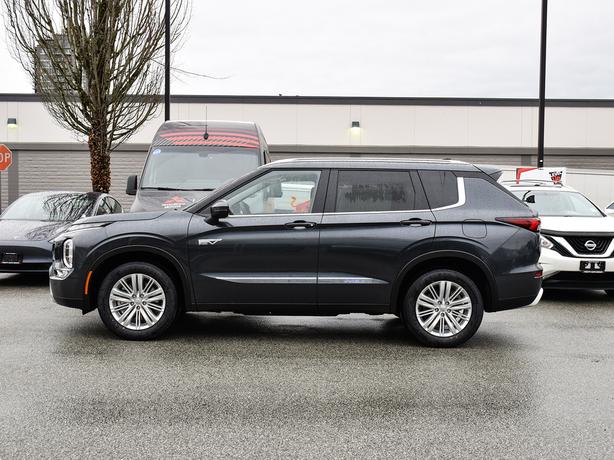 2025 Mitsubishi Outlander PHEV SE - $10,000 Discount, Manager Demo! image 2