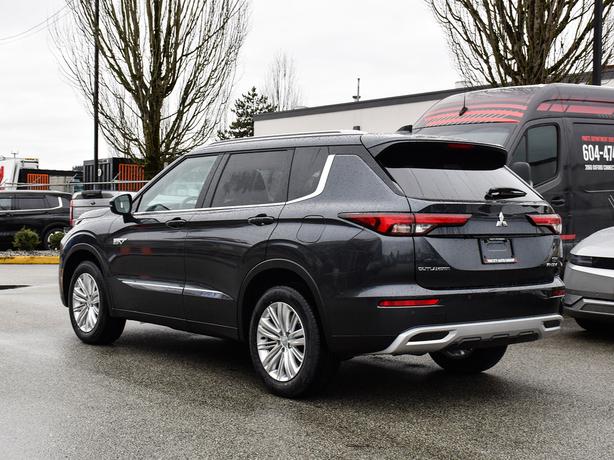 2025 Mitsubishi Outlander PHEV SE - $10,000 Discount, Manager Demo! image 3