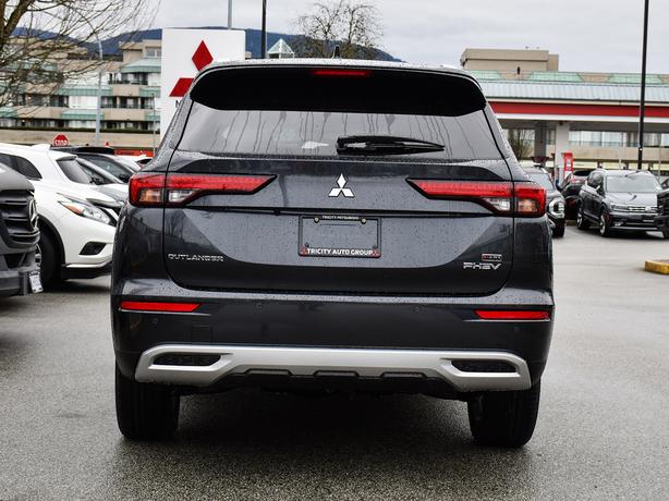 2025 Mitsubishi Outlander PHEV SE - $10,000 Discount, Manager Demo! image 4